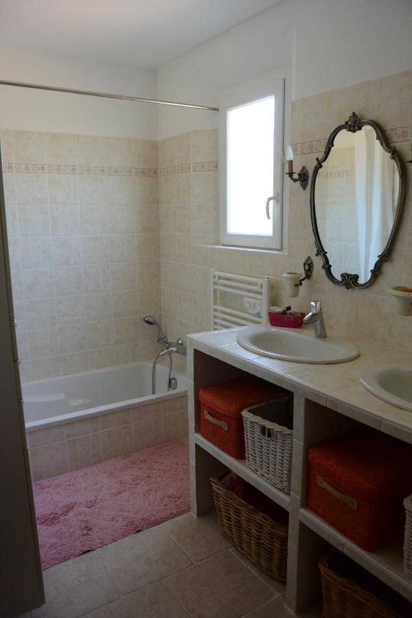 Chez Regine Et Gregoire Bed & Breakfast Marseille Exterior photo