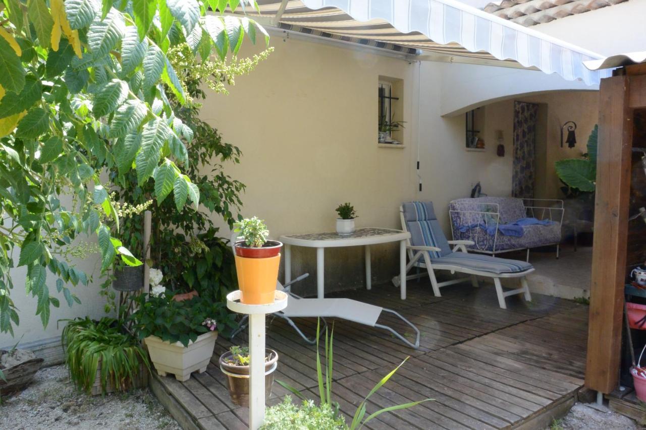 Chez Regine Et Gregoire Bed & Breakfast Marseille Exterior photo