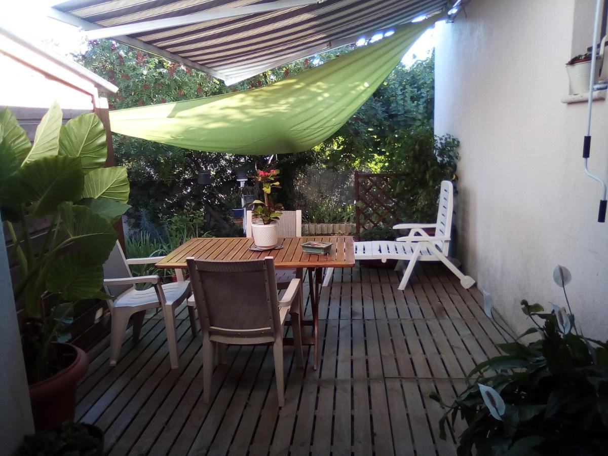 Chez Regine Et Gregoire Bed & Breakfast Marseille Exterior photo